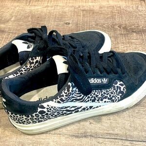 Adidas Sneakers